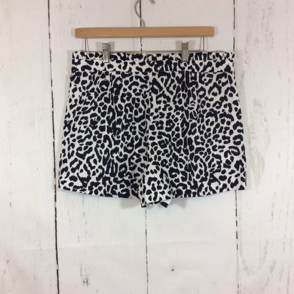 2/$30 J. Crew Black White Animal Print Linen Blend Ruffle Shorts - Picture 8 of 11